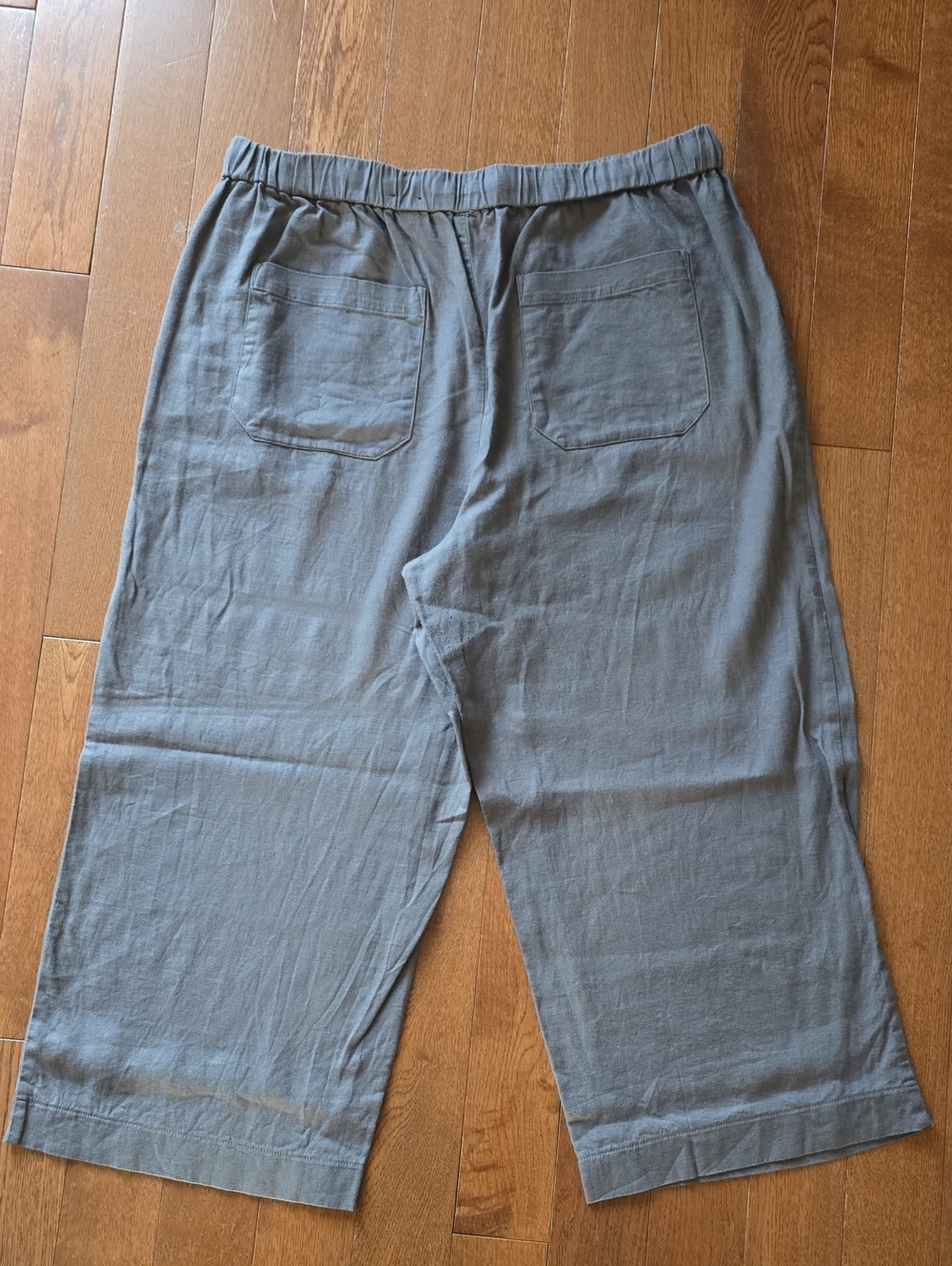 Relaxed Drawstring Capris - Picture 5 of 6